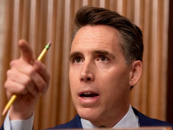 Hawley spars with legal professor over injunctions blocking Trump